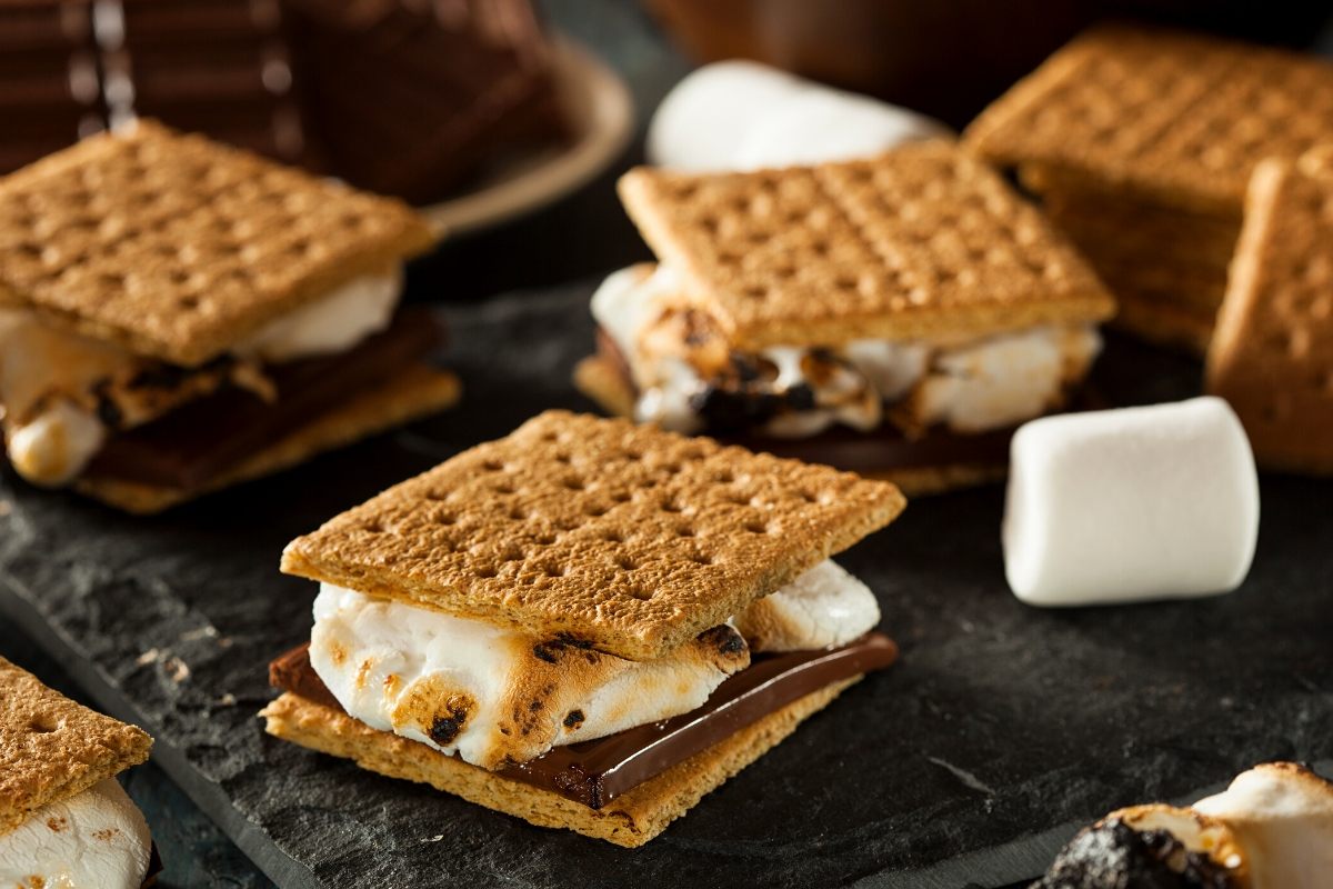 A few s'mores sandwiches made with toasted s'mores and Graham crackers.