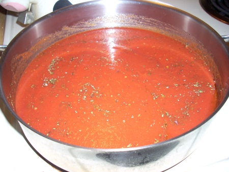 Already mixed tomato sauce.