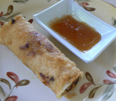 Spring roll and dipping sauce.