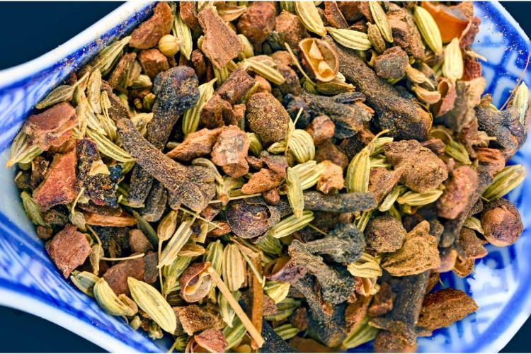 Chinese five spice mix, whole ingredients.