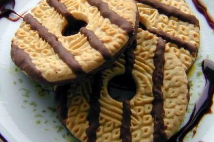 Ring cookies with chocolate decoration.
