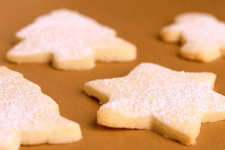 Spiced cookies with Christmas shapes.
