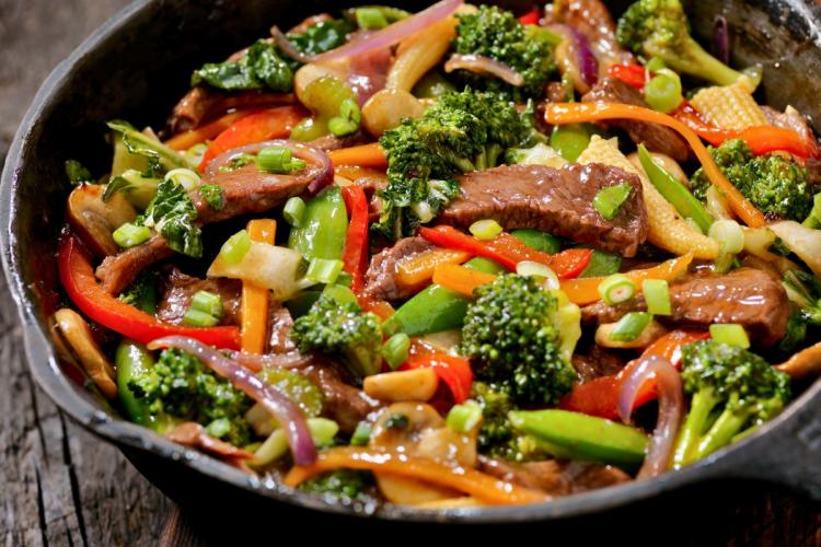 Szechuan style beef stir fry, with mushroom, red bell pepper, broccoli and baby corn.