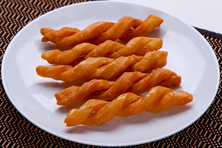 Koeksisters in a plate.