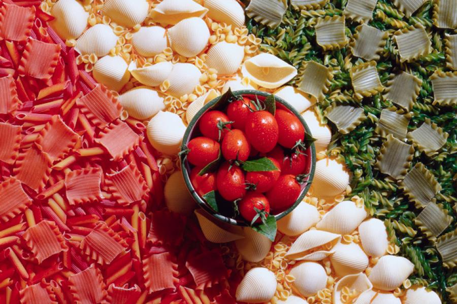Tomatos and pasta tricolor.
