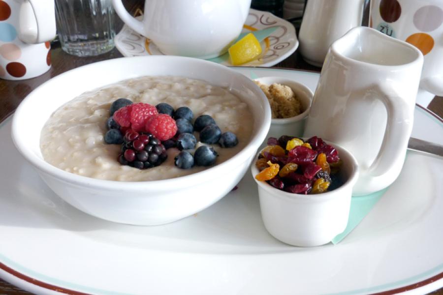 A bowl with oatmeal and fruit