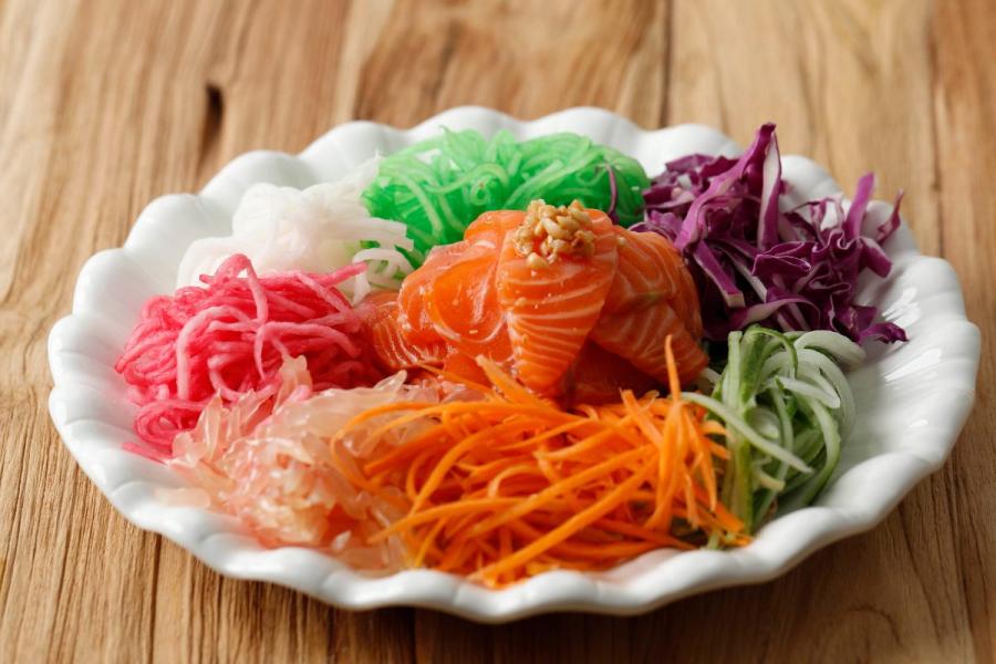 Yee sang salad on a serving plate.