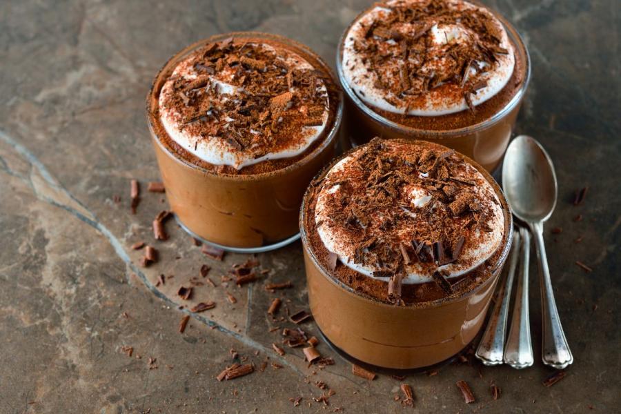 Three glass recipients with chocolate mousse.