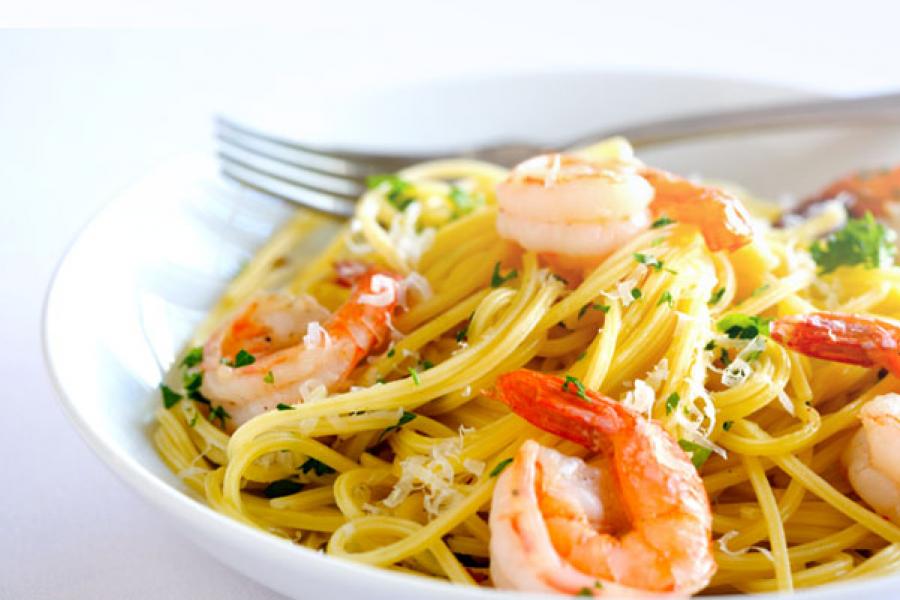 Pasta with shrimp.